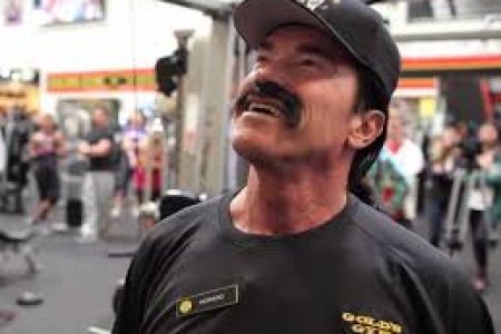 Arnold Schwarzenegger Working Under Cover At Gold’s Gym!